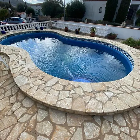 Superbe Avec Piscine A Mas Fumats Roses